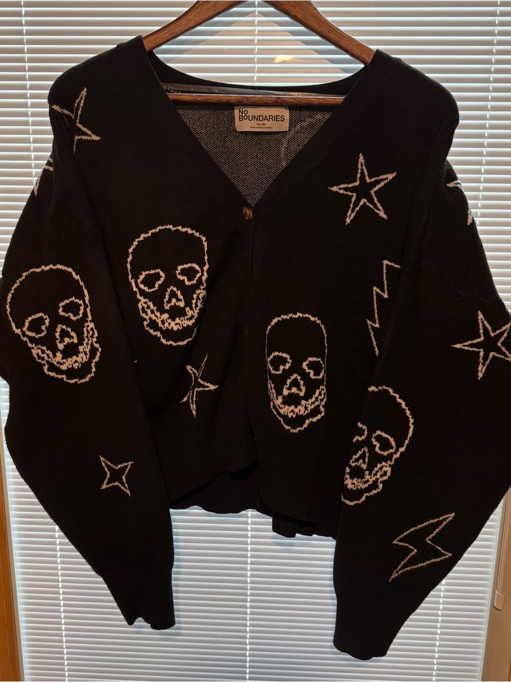 No Boundaries Black Skull & Star Knit Cardigan Sweater Halloween